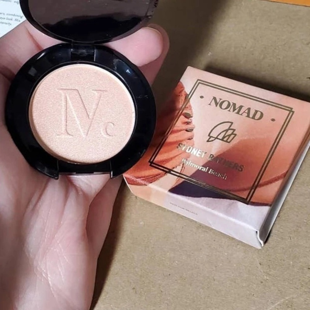 NOMAD Sydney Bathers Highlighter/Bronzer in Balmoral Beach - .10 oz NIB - Picture 3 of 3